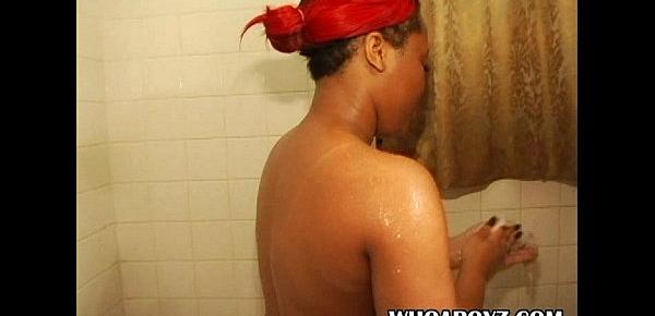  Chubby ebony chick needs help in the shower